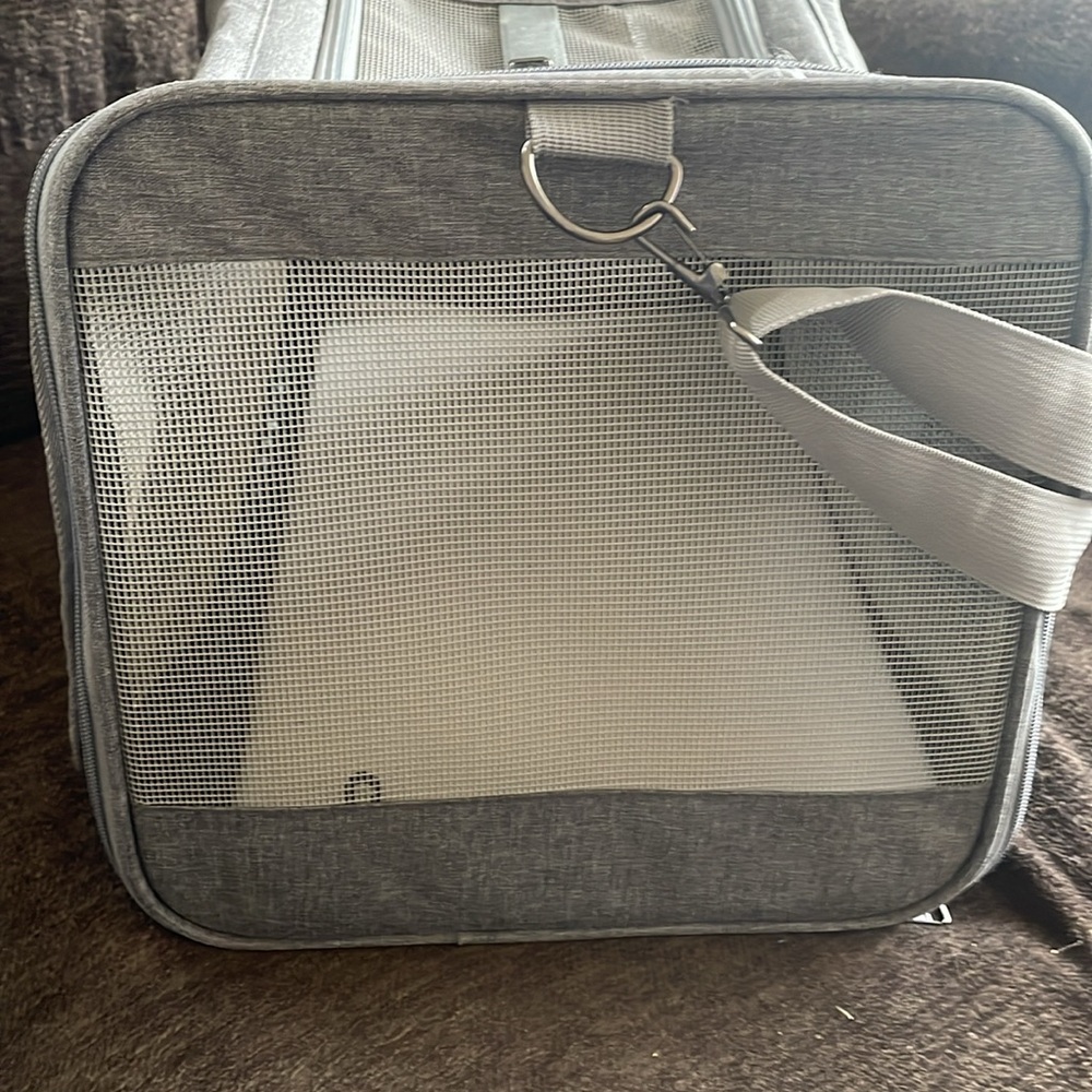EUC~Small Gray Pet Carrier With Multiple Openings/Removable Pad & Leash Holder - Picture 8 of 15